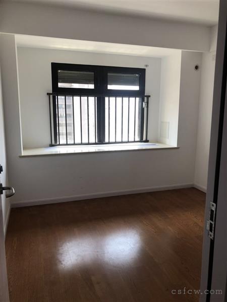 出售海虞镇港龙香语华庭105平精装