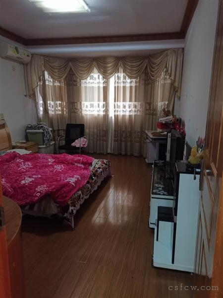 梅李美丽园东边套96平简装带已装东边套汽车库有窗户1/1/1