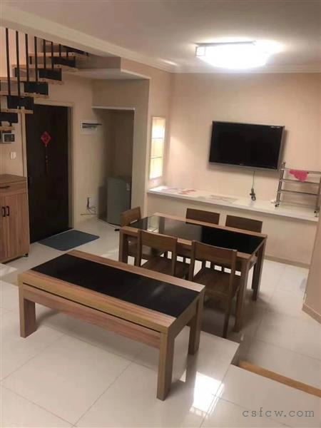 派公馆精装2/2/1朝东好房128万