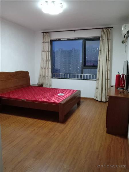 漕泾4区3楼2室2厅装修设全1800元