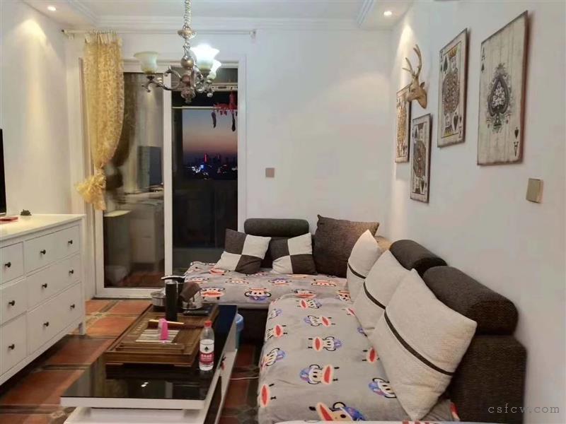 市区精装60平首付25万带读书名额打包卖随时看房