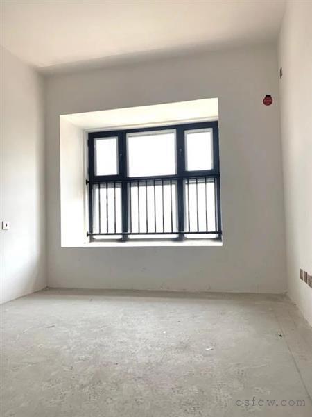 湖畔现代城毛坯3/2/1朝南好房148万