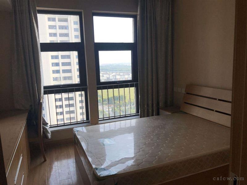 同济广场精装1/2/1朝南好房2300元/月