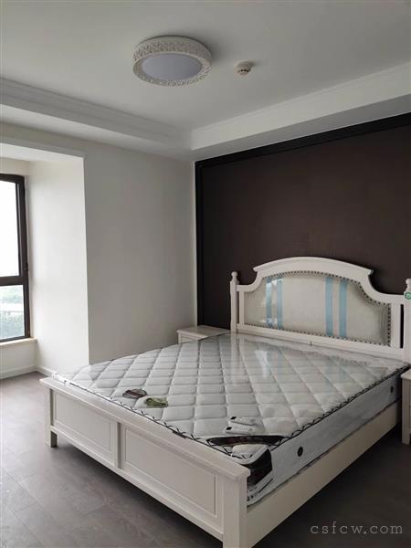 紫晶城精装1/1/2朝南好房2500元/月