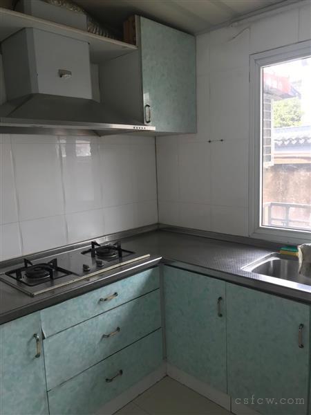 香格里花园洋房3房2厅2卫精装修，出租3200/月地下车位有钥匙