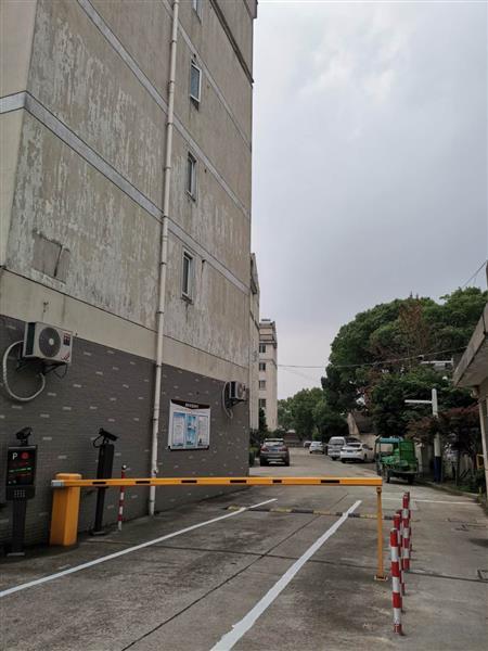 银河苑精装3/2/2朝南好房140万