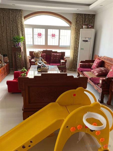 万豪佳园，133平，阁楼80平，带大晒台，140万