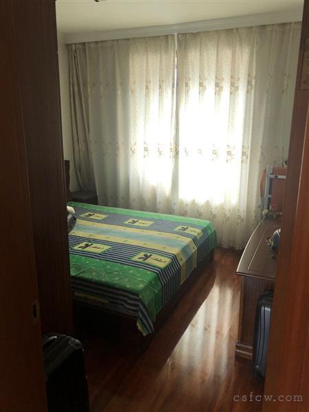 文昌苑，122平，精装修，带大车库，110万