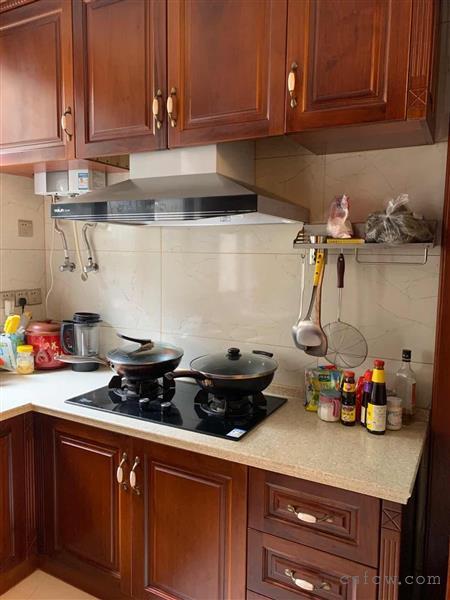 香榭丽墅，194平，一叠二带地下室阳光房车位，豪华装修