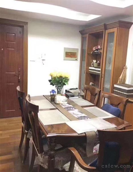 名都花苑跃层，203平，二跃三，4-2-3，445万