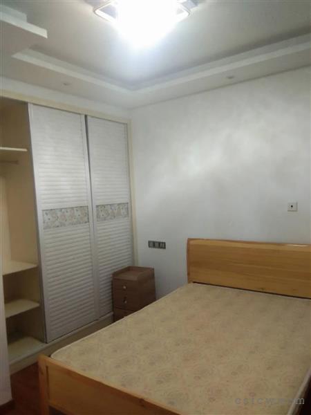 东湖京华精装2/1/1朝南好房2100元/月