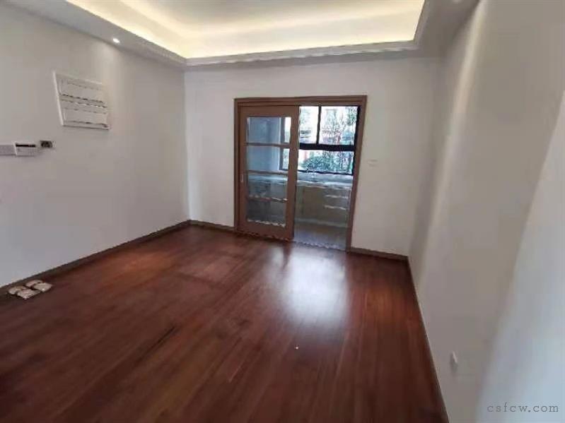 梧桐苑花园洋房136平方精装修低价急售！！