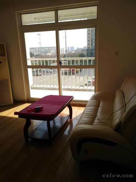 百盛花园80平方精装修车库20平方己装修有名额140万出售