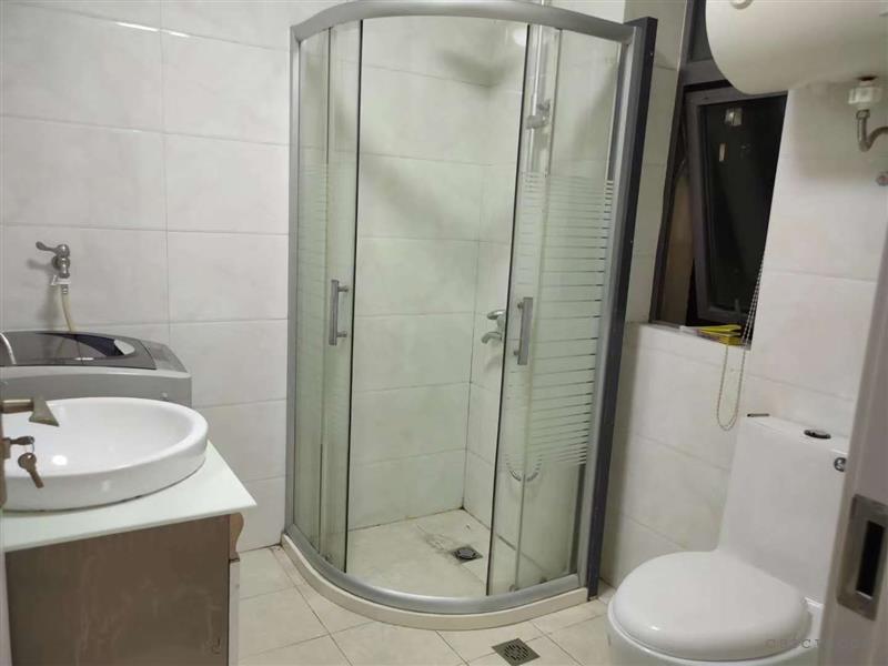 金润家园二房二厅一卫装修清爽1800元/月出租