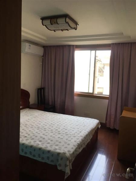 三里桥黄金楼二室一厅装修新2100元/月