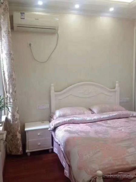 湖畔现代城清爽装修主次卧出租