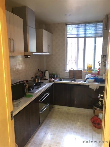 东湖京华精装2/2/1朝南好房145万