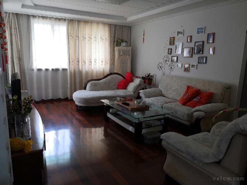 锦湖花园精装3/2/2朝南好房298万