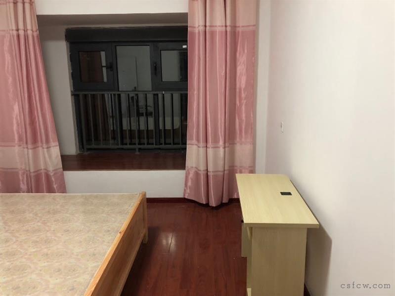 薇尼诗精装2/2/1朝南好房700元/月