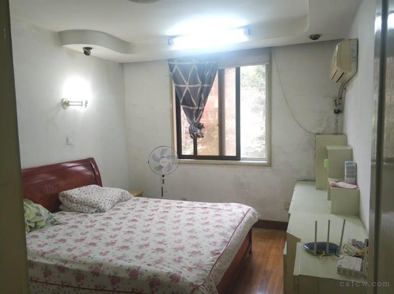 五星五区简装2/1/1朝南好房135万