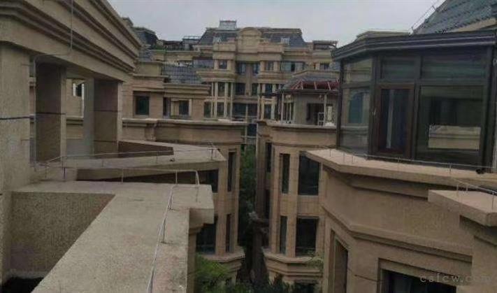 元和四区底楼简装2/2/1朝南好房2500元/月