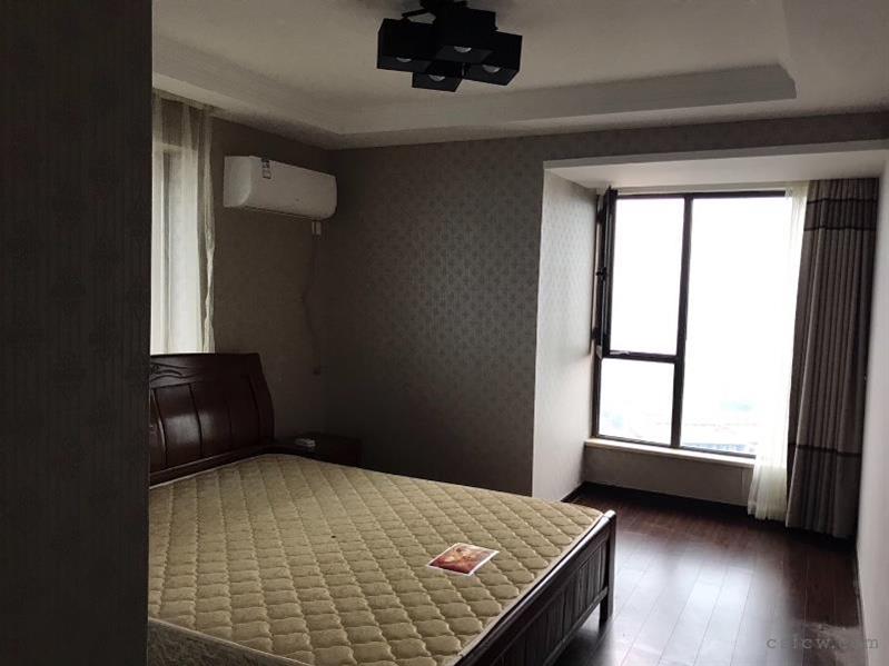 新世纪花苑精装2/1/1朝南好房1800元/月