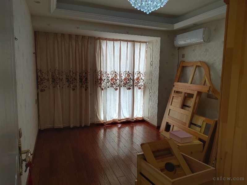 东湖京华精装3/2/2朝南好房2400元/月