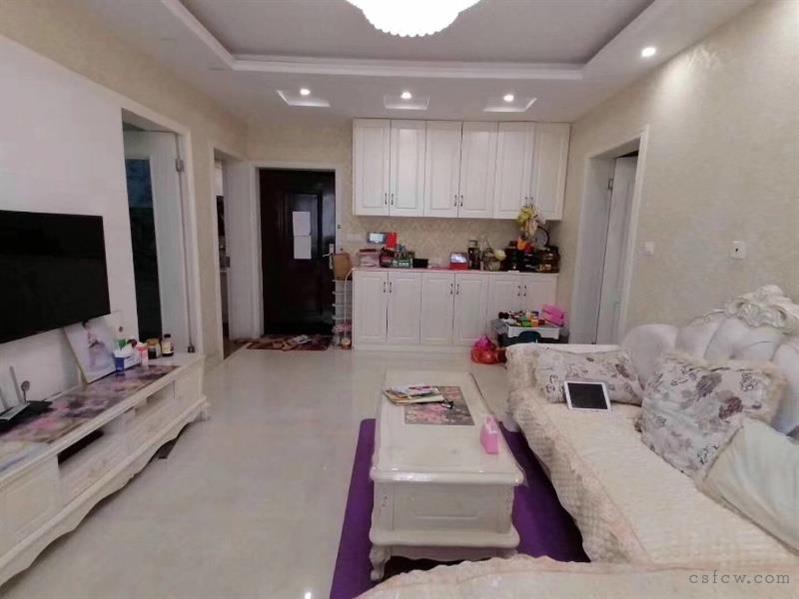 常熟花园精装2/2/1朝南好房2200元/月