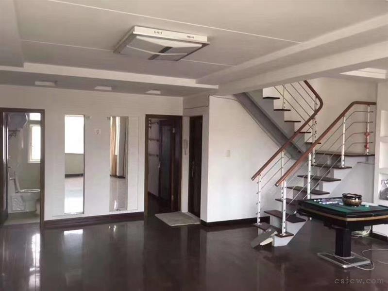 漕泾5区顶楼83平，阁楼35平，有名额，188万