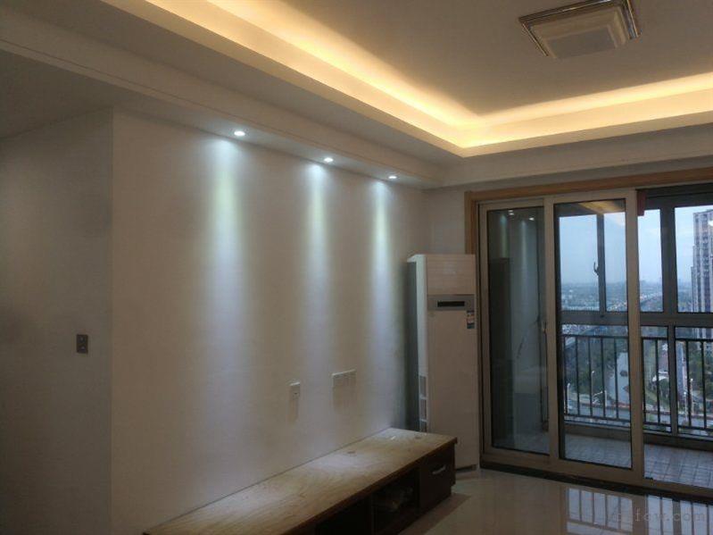 中南雅苑三室两厅一卫，拎包入住，月租2800元