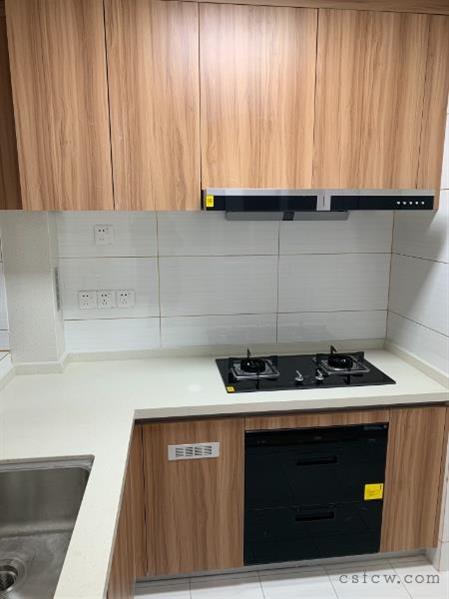 125万，港龙香语华庭106平方三室精装修，拎包入住