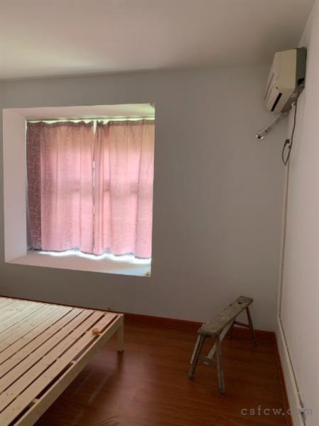 港龙香语华庭简装4/2/2朝南好房2500元/月