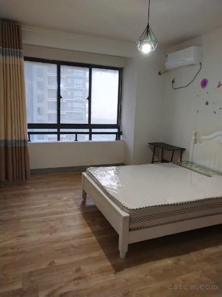 古里中欧假日花园精装主卧出租