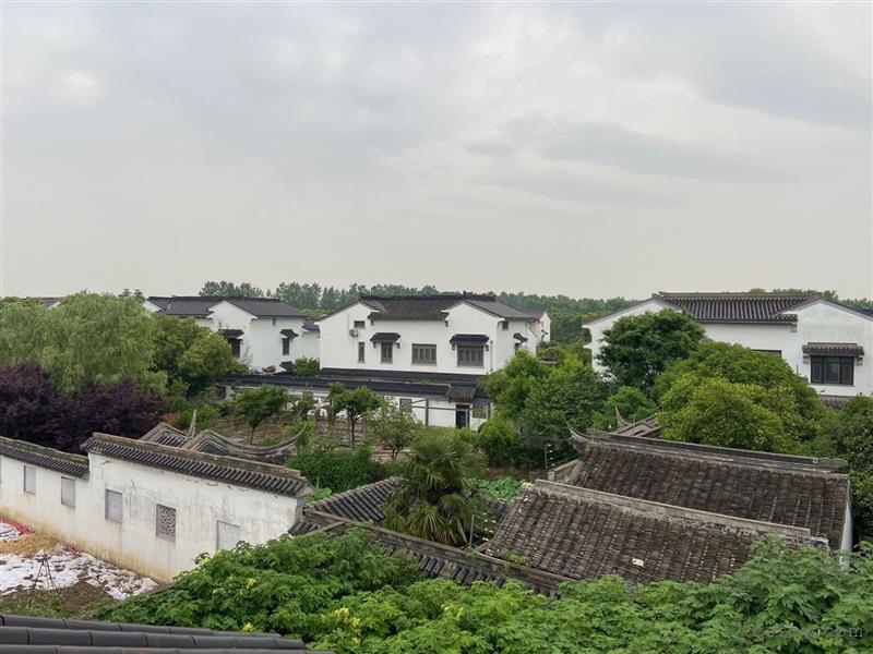 银湖花园独栋别墅426平方占地2亩毛坯朝向好满2年