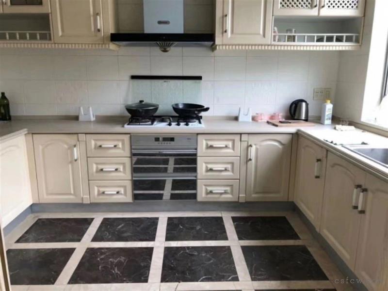 世茂一期3-4叠加别墅230平方499.8万满2年独用汽车库