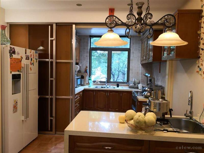 怡景湾5-6-7叠加别墅228100平方568万毛坯满2年