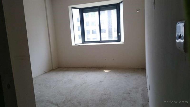 星宝花园小高层，126平方，毛坯，3室2卫，满2年，248万