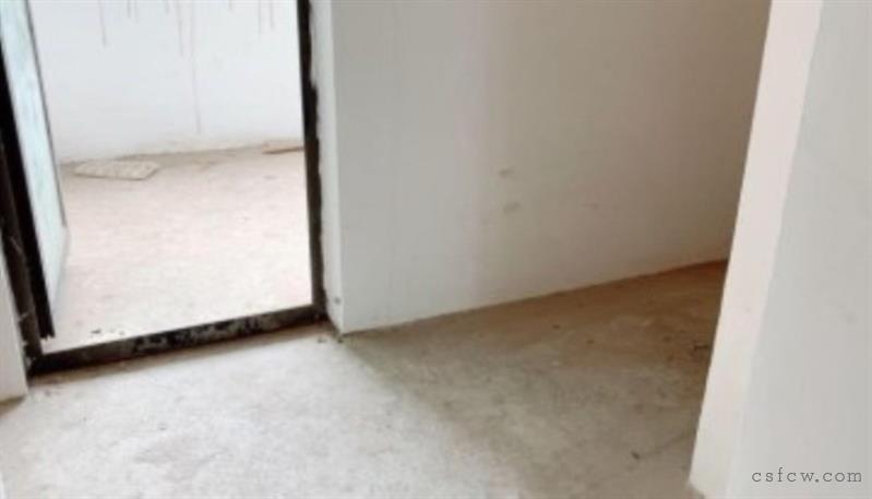 星宝花园电梯房，143平毛坯295万满2年