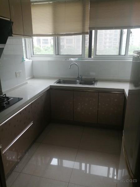 海福新城豪装2/2/1朝南好房1800元/月