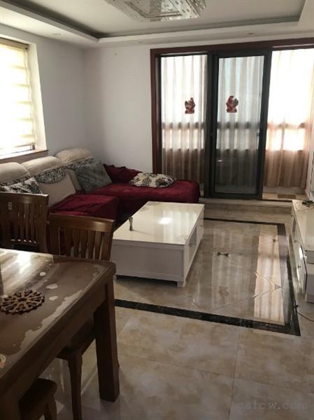 紫晶城精装2/2/2朝南好房2500元/月