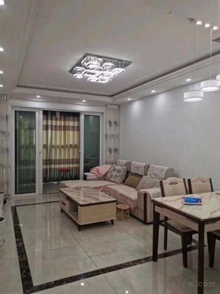 湖畔现代城精装2/2/1朝南好房135万