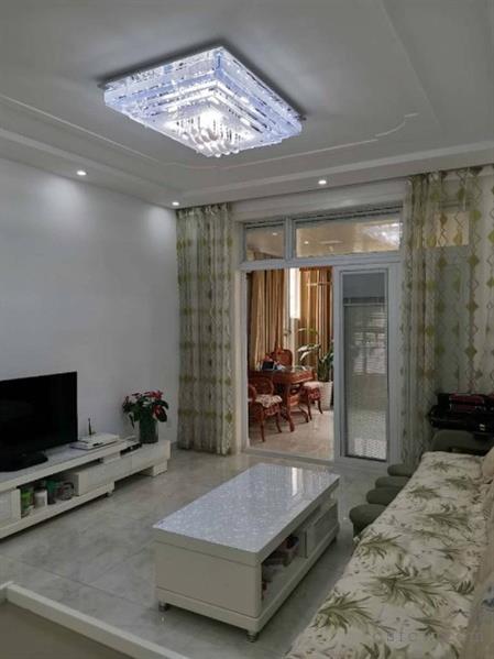 东湖京华精装2/2/1朝南好房2500元/月