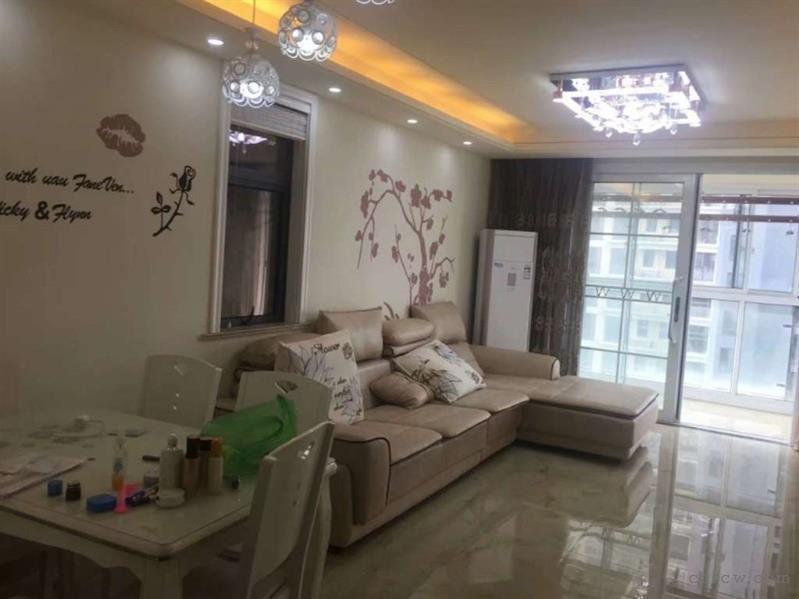 湖畔现代城精装2/2/1朝南好房3000元/月