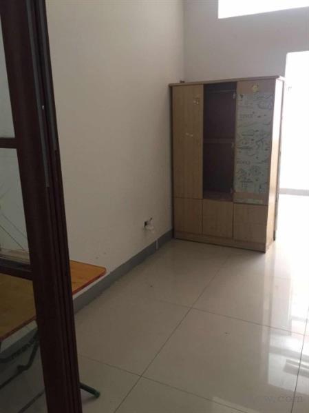 东南食品城简装1/1/1朝南好房1200元/月