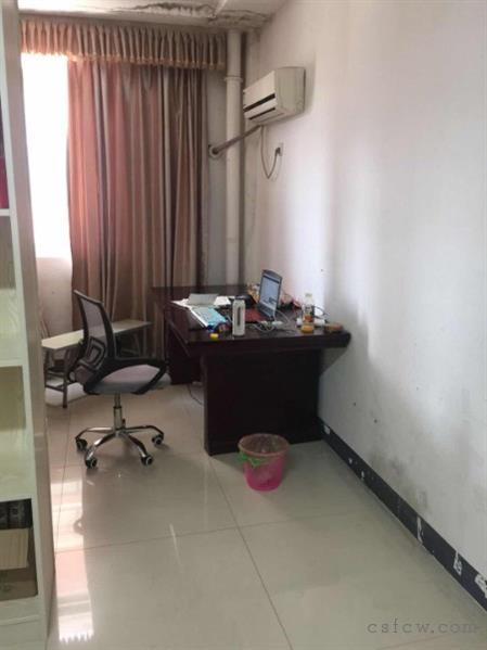 东南食品城简装1/1/1朝南好房1500元/月