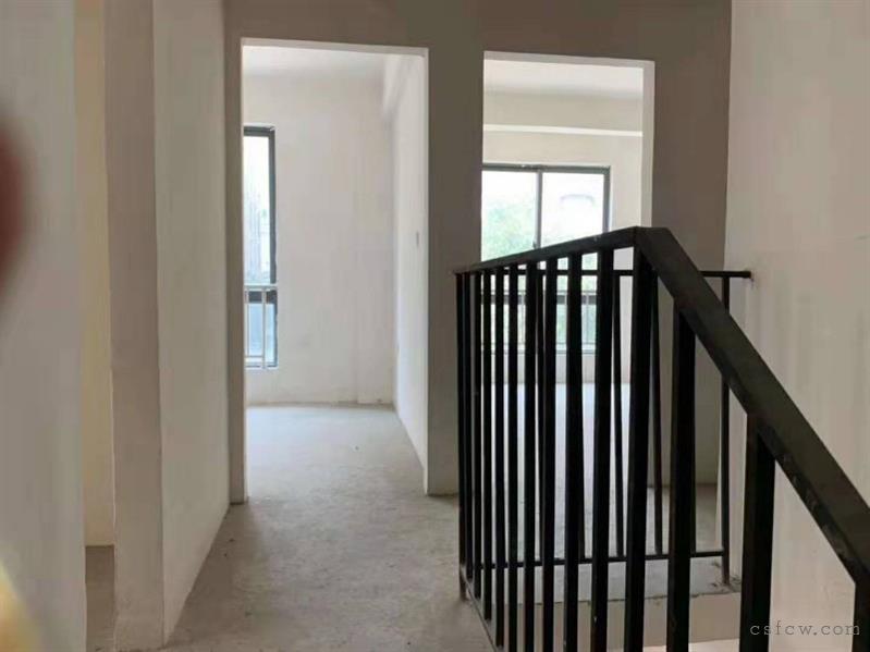 衡泰锦苑，5跃6加阁，140平米，335万，毛坯，实用面积220，满2年，步梯