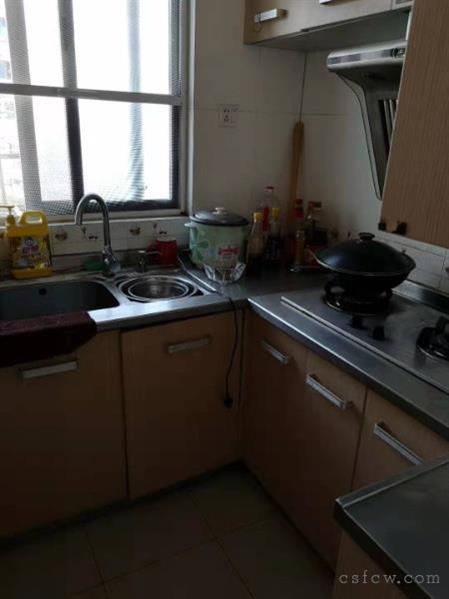 虞园新村精装2/1/1朝南好房1500元/月