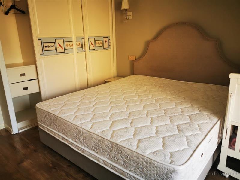 东湖京华精装2/2/1朝南好房2000元/月