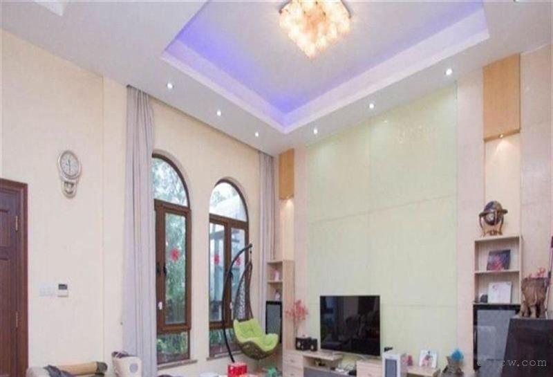 金鸡湖边，五号线地铁口，边户大花园，好房等待有缘人！