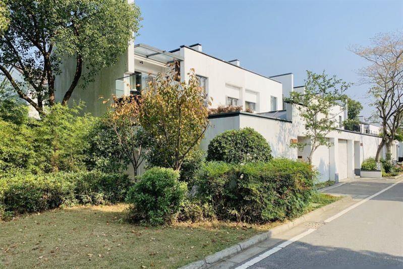 水墨江南租售中心，中式水墨风格，联排边户，拎包入住，诚意急售